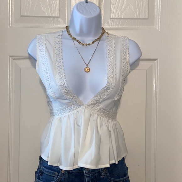 Low Cut Blouse ✨ - Picture 4 of 4